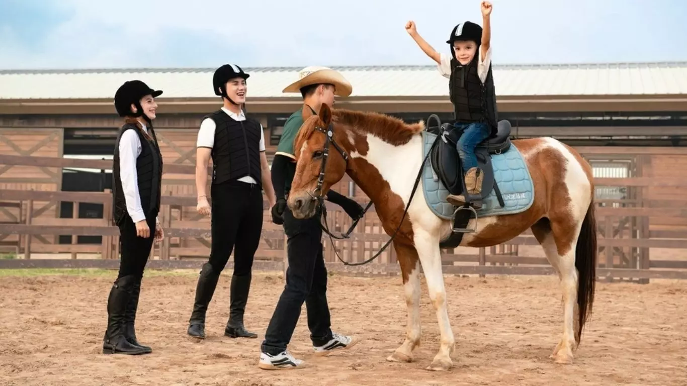 Học viện cưỡi ngựa Hoàng Gia Horse Academy