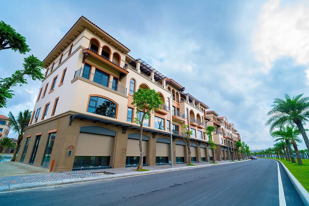Shophouse xây dựng 4 tầng kiến trúc Địa Trung Hải tối ưu công năng