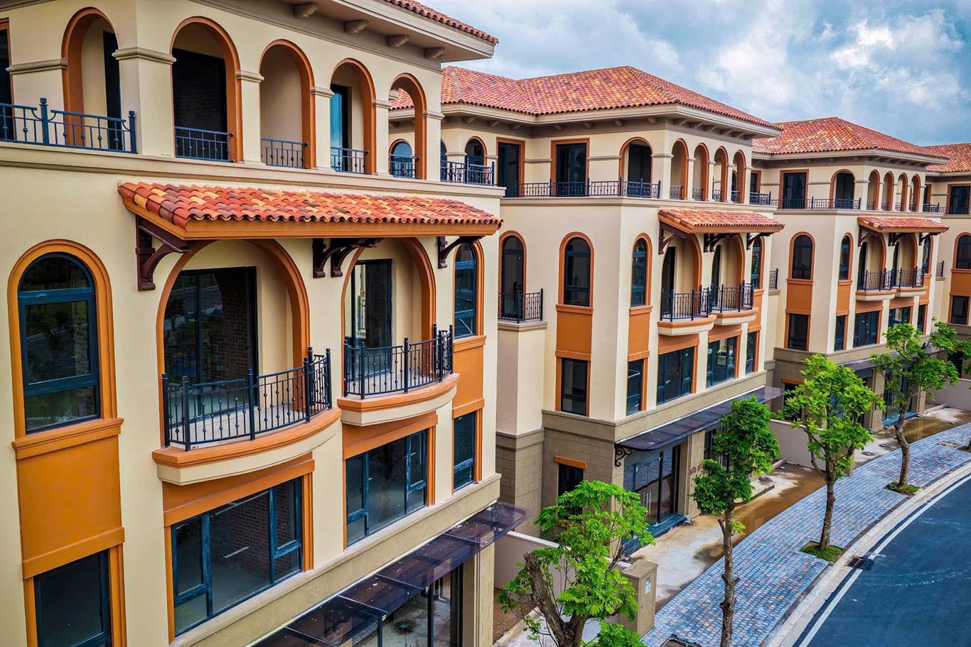 Thiết kế kiến trúc song lập 180m2 chiều cao 4 tầng